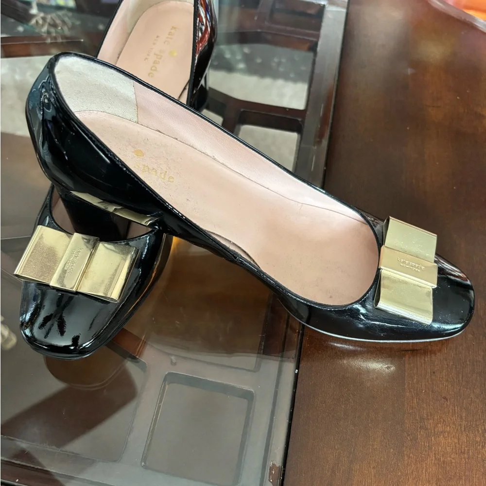 Kate Spade Patent Leather Black heels with Gold Bow Accent - Picture 2 of 9